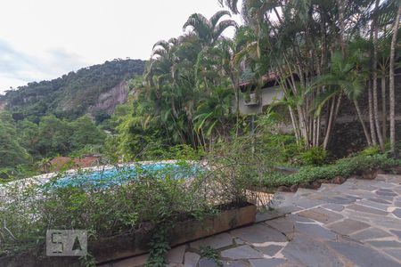 Casa de condomínio à venda com 400m², 4 quartos e 2 vagas Casa de condomínio à venda com 400m², 4 quartos e 2 vagasPiscina