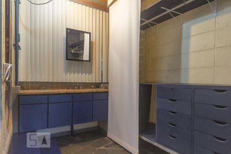 Casa de condomínio à venda com 400m², 4 quartos e 2 vagas Casa de condomínio à venda com 400m², 4 quartos e 2 vagasSuíte