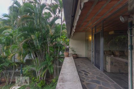 Casa de condomínio à venda com 400m², 4 quartos e 2 vagas Casa de condomínio à venda com 400m², 4 quartos e 2 vagasVaranda