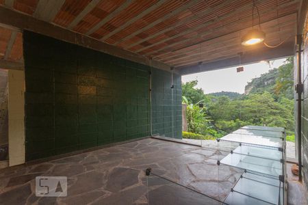 Casa de condomínio à venda com 400m², 4 quartos e 2 vagas Casa de condomínio à venda com 400m², 4 quartos e 2 vagasSala 2