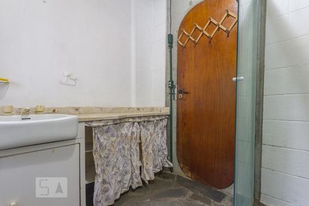 Casa de condomínio à venda com 400m², 4 quartos e 2 vagas Casa de condomínio à venda com 400m², 4 quartos e 2 vagasBanheiro 2