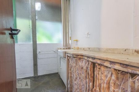 Casa de condomínio à venda com 400m², 4 quartos e 2 vagas Casa de condomínio à venda com 400m², 4 quartos e 2 vagasBanheiro 2