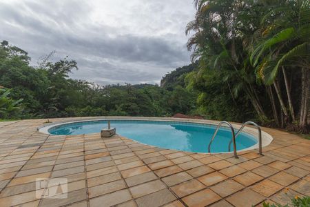 Casa de condomínio à venda com 400m², 4 quartos e 2 vagas Casa de condomínio à venda com 400m², 4 quartos e 2 vagasPiscina