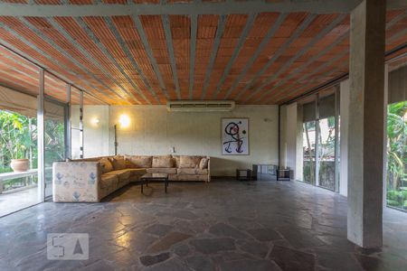 Sala de casa de condomínio à venda com 4 quartos, 400m² em Itanhangá, Rio de Janeiro