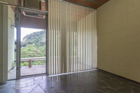 Casa de condomínio à venda com 400m², 4 quartos e 2 vagas Casa de condomínio à venda com 400m², 4 quartos e 2 vagasQuarto 2