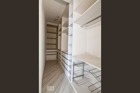 Casa à venda com 186m², 3 quartos e 4 vagas Casa à venda com 186m², 3 quartos e 4 vagasCloset da suíte 1