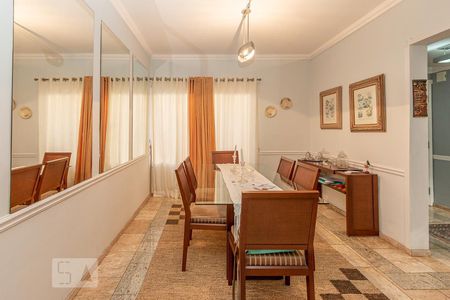 Casa de condomínio à venda com 355m², 4 quartos e 3 vagas Casa de condomínio à venda com 355m², 4 quartos e 3 vagasSala de Jantar