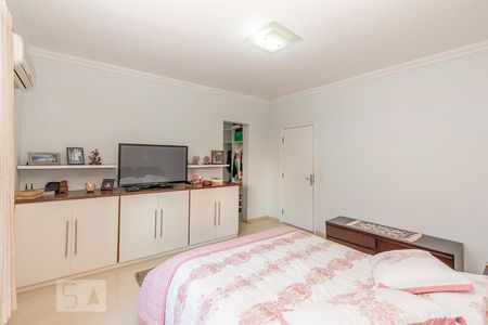 Casa de condomínio à venda com 355m², 4 quartos e 3 vagas Casa de condomínio à venda com 355m², 4 quartos e 3 vagasSuite 1