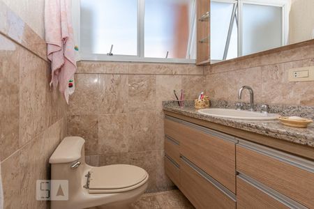 Casa de condomínio à venda com 355m², 4 quartos e 3 vagas Casa de condomínio à venda com 355m², 4 quartos e 3 vagasBanheiro da Suite 3