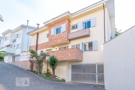 Casa de condomínio à venda com 355m², 4 quartos e 3 vagas Casa de condomínio à venda com 355m², 4 quartos e 3 vagasFachada