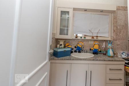 Casa de condomínio à venda com 355m², 4 quartos e 3 vagas Casa de condomínio à venda com 355m², 4 quartos e 3 vagasBanheiro da Suite 4