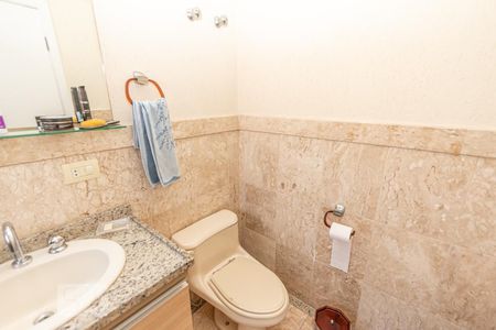 Casa de condomínio à venda com 355m², 4 quartos e 3 vagas Casa de condomínio à venda com 355m², 4 quartos e 3 vagasBanheiro da Suite 2