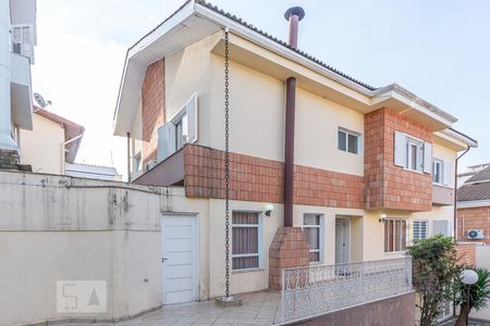 Casa de condomínio à venda com 355m², 4 quartos e 3 vagas Casa de condomínio à venda com 355m², 4 quartos e 3 vagasFachada
