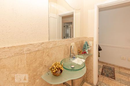 Casa de condomínio à venda com 355m², 4 quartos e 3 vagas Casa de condomínio à venda com 355m², 4 quartos e 3 vagasLavabo