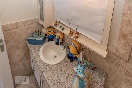 Casa de condomínio à venda com 355m², 4 quartos e 3 vagas Casa de condomínio à venda com 355m², 4 quartos e 3 vagasBanheiro da Suite 4