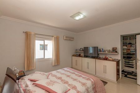 Casa de condomínio à venda com 355m², 4 quartos e 3 vagas Casa de condomínio à venda com 355m², 4 quartos e 3 vagasSuite 1