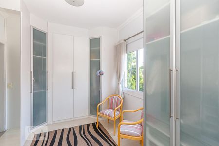 Casa de condomínio à venda com 355m², 4 quartos e 3 vagas Casa de condomínio à venda com 355m², 4 quartos e 3 vagasSuite 4