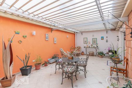 Casa de condomínio à venda com 355m², 4 quartos e 3 vagas Casa de condomínio à venda com 355m², 4 quartos e 3 vagasArea Externa