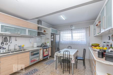 Casa de condomínio à venda com 355m², 4 quartos e 3 vagas Casa de condomínio à venda com 355m², 4 quartos e 3 vagasCozinha