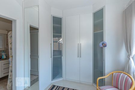 Casa de condomínio à venda com 355m², 4 quartos e 3 vagas Casa de condomínio à venda com 355m², 4 quartos e 3 vagasSuite 4