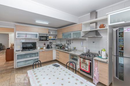 Casa de condomínio à venda com 355m², 4 quartos e 3 vagas Casa de condomínio à venda com 355m², 4 quartos e 3 vagasCozinha