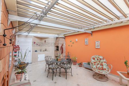 Casa de condomínio à venda com 355m², 4 quartos e 3 vagas Casa de condomínio à venda com 355m², 4 quartos e 3 vagasArea Externa