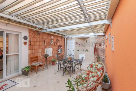 Casa de condomínio à venda com 355m², 4 quartos e 3 vagas Casa de condomínio à venda com 355m², 4 quartos e 3 vagasArea Externa