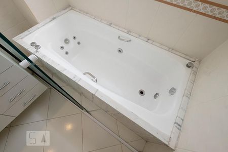 Apartamento para alugar com 200m², 3 quartos e 2 vagasSuíte - Banheiro