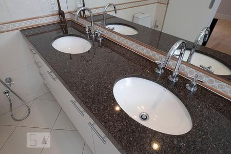 Apartamento para alugar com 200m², 3 quartos e 2 vagasSuíte - Banheiro