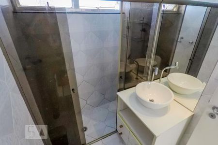 Banheiro de apartamento para alugar com 2 quartos, 65m² em Vila Monumento, São Paulo