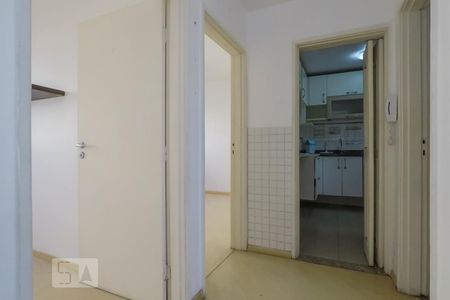 Corredor de apartamento para alugar com 2 quartos, 65m² em Vila Monumento, São Paulo