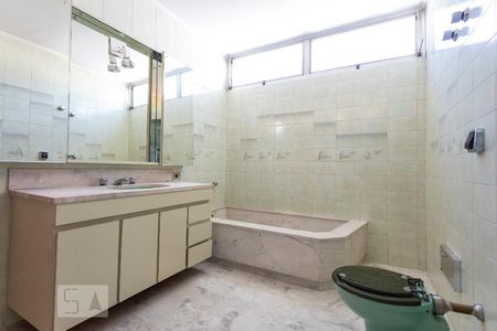 Casa à venda com 400m², 5 quartos e 5 vagasBanheiro Social