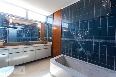 Casa à venda com 400m², 5 quartos e 5 vagasBanheiro da Suíte