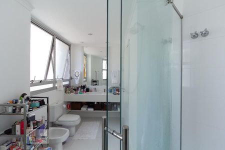 Apartamento à venda com 244m², 4 quartos e 3 vagasBanheiro suite 3 