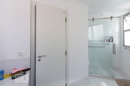 Apartamento à venda com 244m², 4 quartos e 3 vagasBanheiro suite 3 