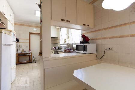 Apartamento à venda com 244m², 4 quartos e 3 vagasCozinha 