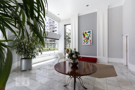 Apartamento à venda com 244m², 4 quartos e 3 vagasHall social