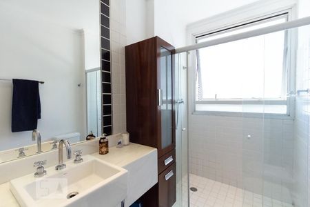 Apartamento à venda com 244m², 4 quartos e 3 vagasBanheiro da Suíte 2