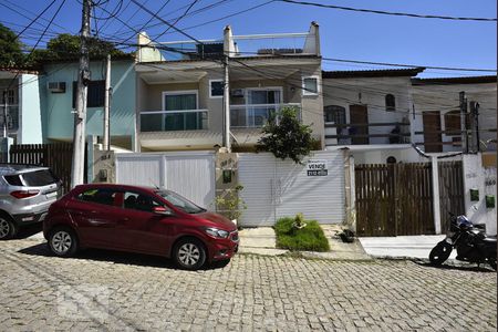 Casa de condomínio à venda com 180m², 2 quartos e 2 vagasFachada