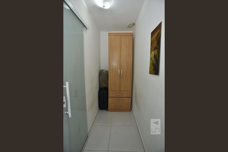 Casa de condomínio à venda com 180m², 2 quartos e 2 vagasCloset