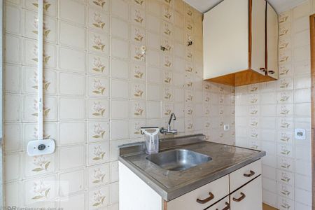 Cozinha - Torneira de apartamento para alugar com 1 quarto, 46m² em Centro, Curitiba