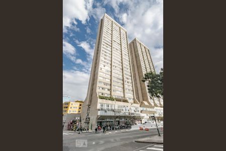 Fachada de apartamento para alugar com 1 quarto, 46m² em Centro, Curitiba