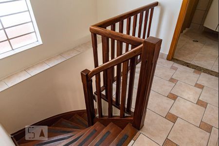 Casa à venda com 161m², 4 quartos e 2 vagasEscada