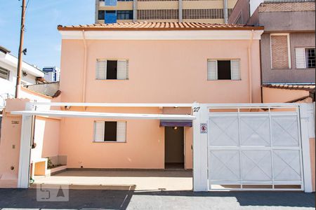 Casa à venda com 161m², 4 quartos e 2 vagasFachada