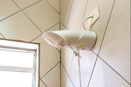 Casa à venda com 161m², 4 quartos e 2 vagasChuveiro