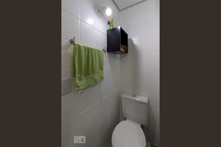 Banheiro de apartamento para alugar com 3 quartos, 72m² em Jardim Ampliação, São Paulo