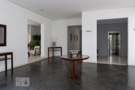 Apartamento à venda com 111m², 3 quartos e 1 vaga Apartamento à venda com 111m², 3 quartos e 1 vagaÁrea Comum - Hall de Entrada