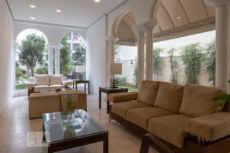 Apartamento à venda com 111m², 3 quartos e 1 vaga Apartamento à venda com 111m², 3 quartos e 1 vagaÁrea Comum - Hall de Entrada