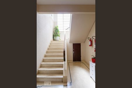 Apartamento para alugar com 120m², 3 quartos e 1 vagaÁrea comum - Escada de acesso ao apartamento