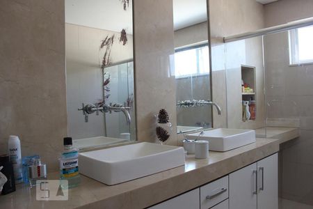 Apartamento para alugar com 350m², 4 quartos e 2 vagas Apartamento para alugar com 350m², 4 quartos e 2 vagasBanheiro da Suite Cobertura